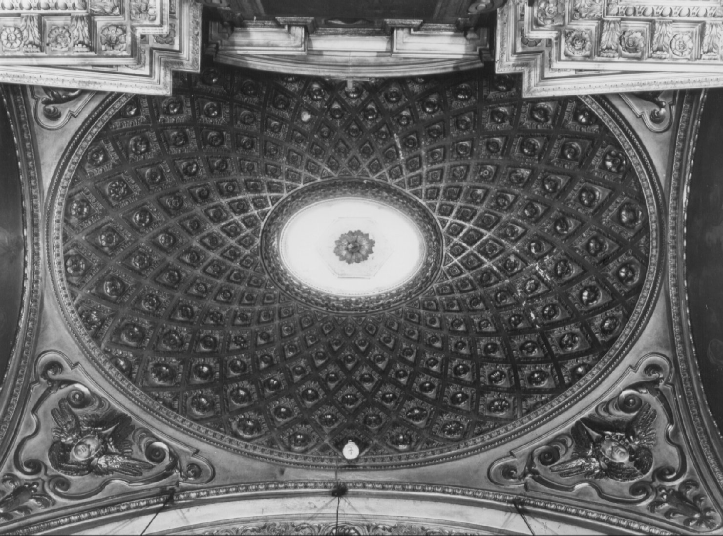 motivi decorativi a cassettoni con rosette (scultura, elemento d'insieme) di Mola Giovan Battista (attribuito) (prima metà sec. XVII)