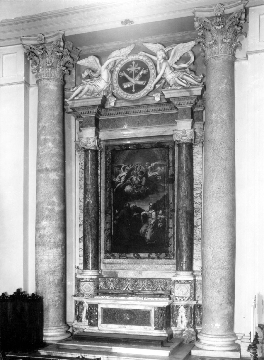 angeli reggiclipeo (altare - a edicola, opera isolata) di Valadier Giuseppe (attribuito) (fine sec. XVIII)
