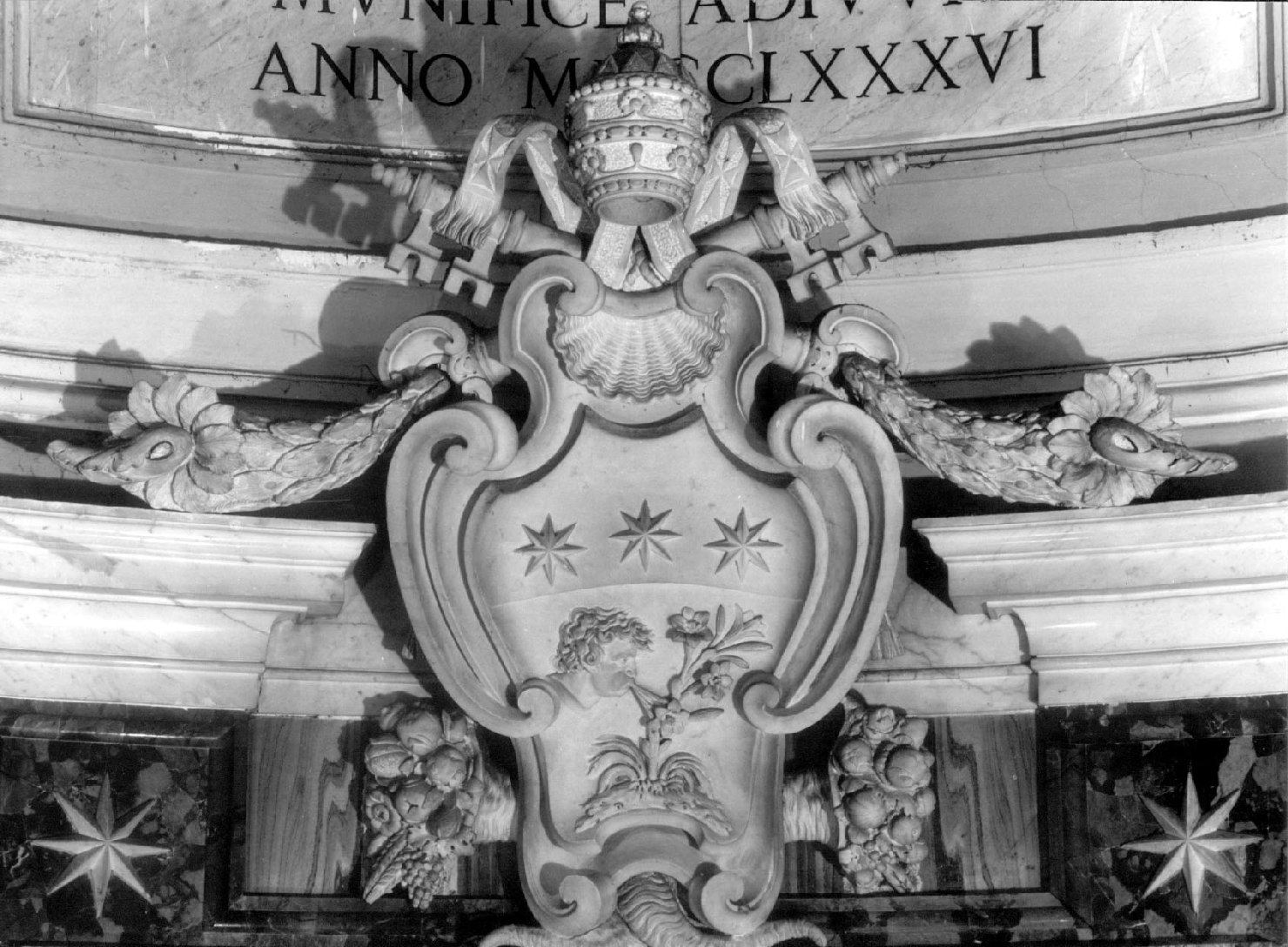 stemma di Pio VI (scultura, opera isolata) - bottega romana (sec. XVIII)