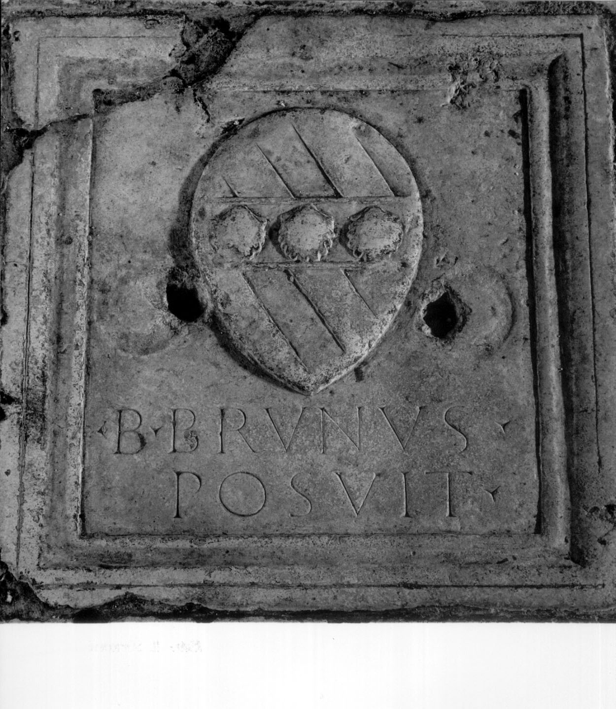 lastra tombale, opera isolata - bottega umbra (fine/inizio secc. XVI/ XVII)