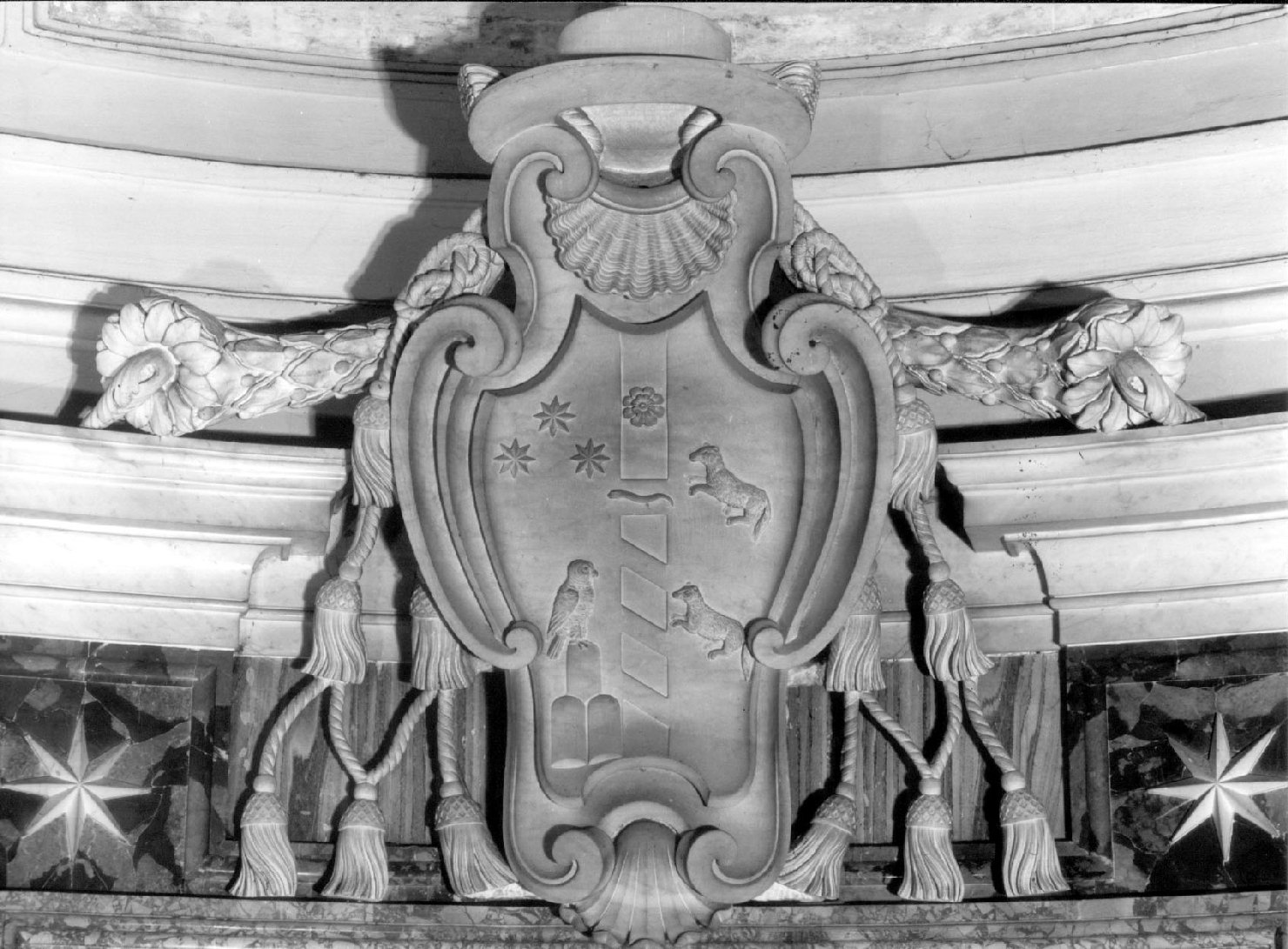 stemma del vescovo Francesco Loccatelli (scultura, opera isolata) - bottega romana (sec. XVIII)