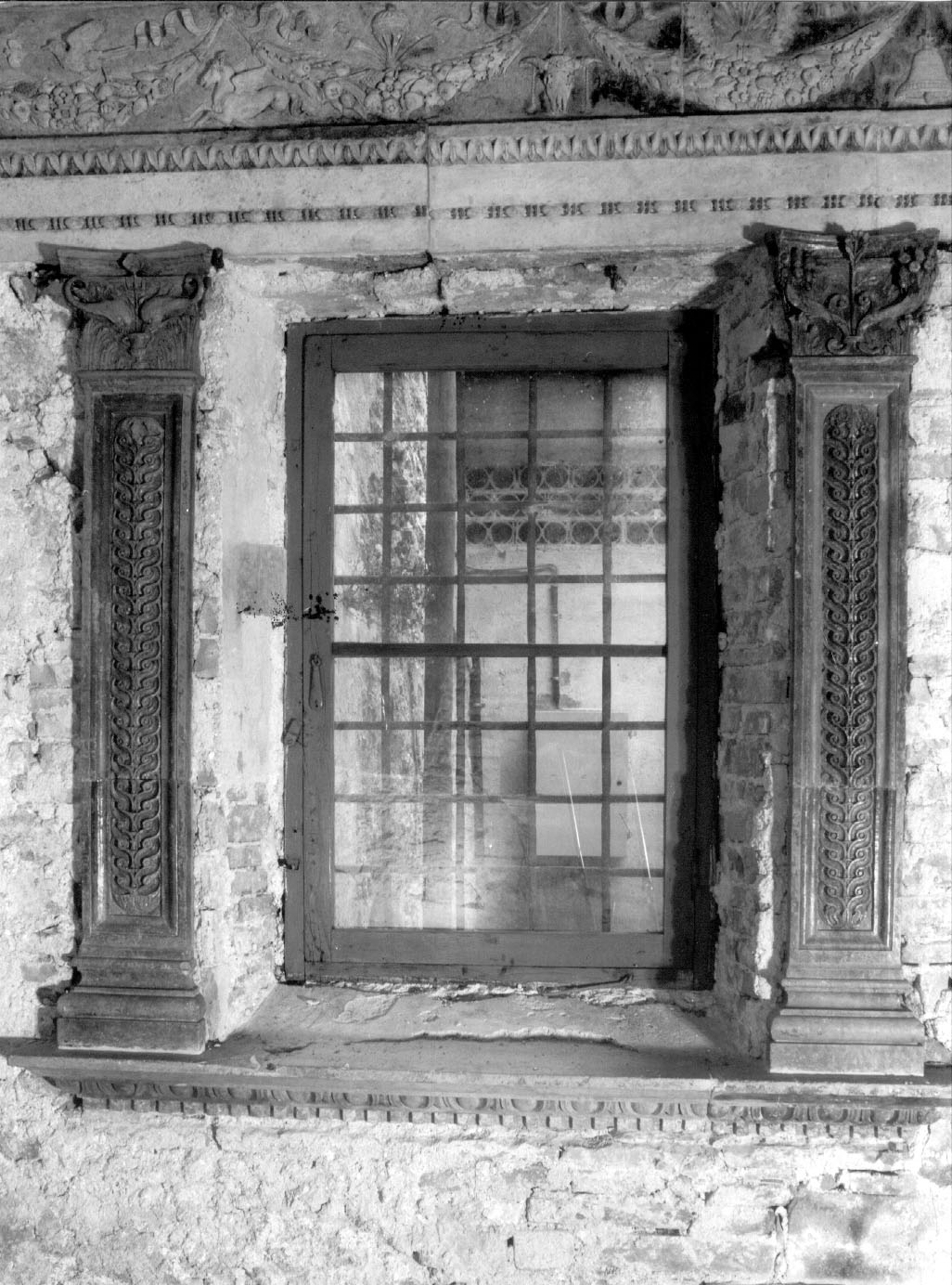 finestra, elemento d'insieme di Barocci Ambrogio detto Ambrogio da Milano (attribuito) (sec. XV)