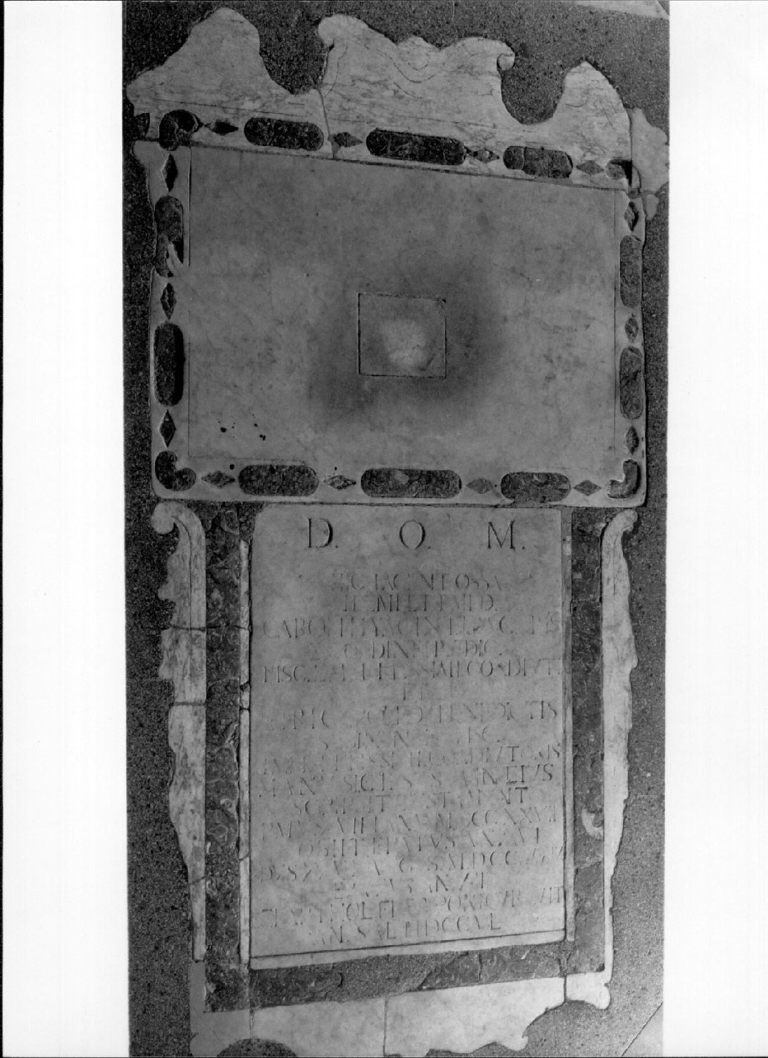 lapide commemorativa, opera isolata - bottega umbra (sec. XVIII)