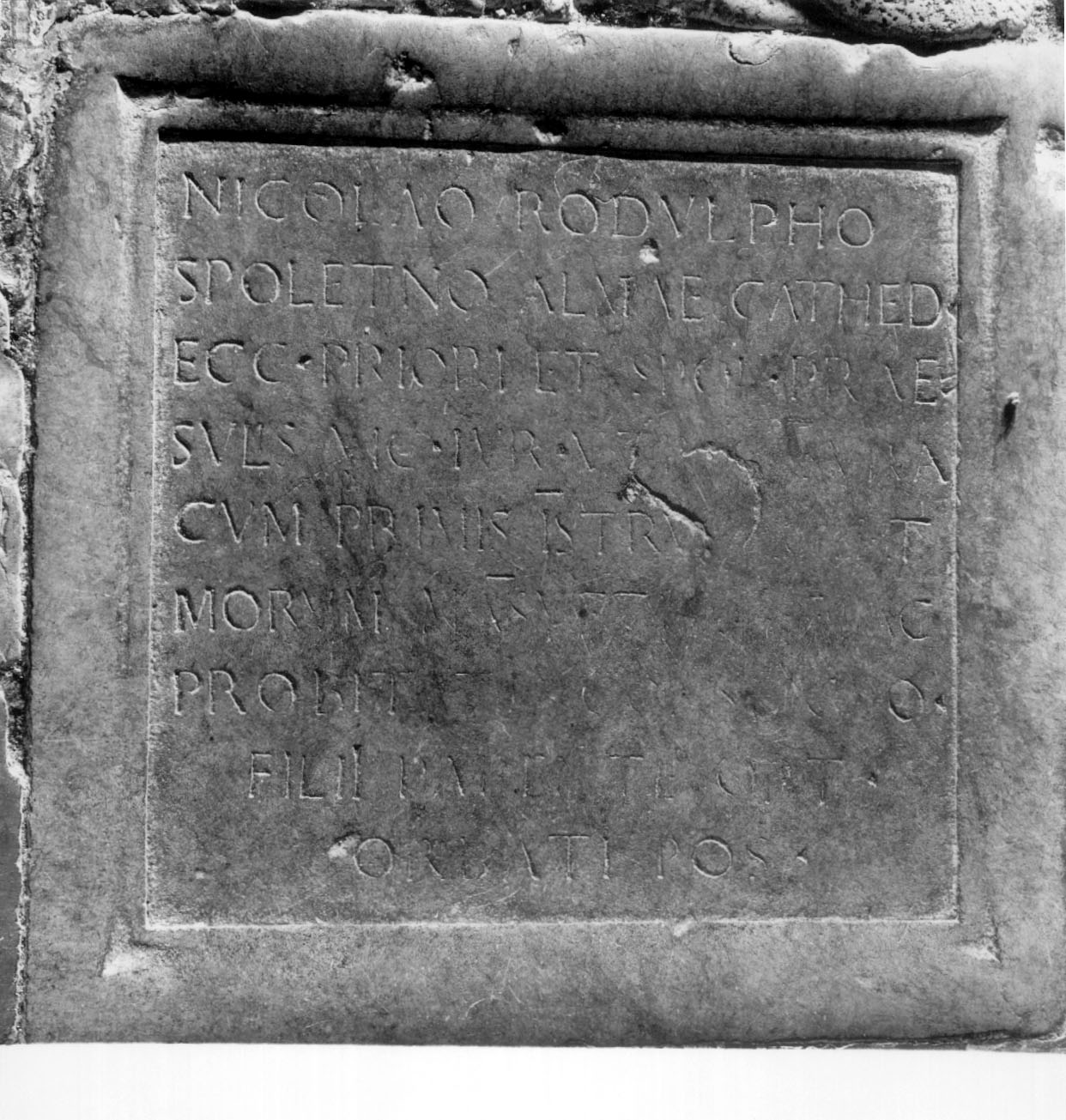 lastra tombale, opera isolata - bottega umbra (sec. XVII)