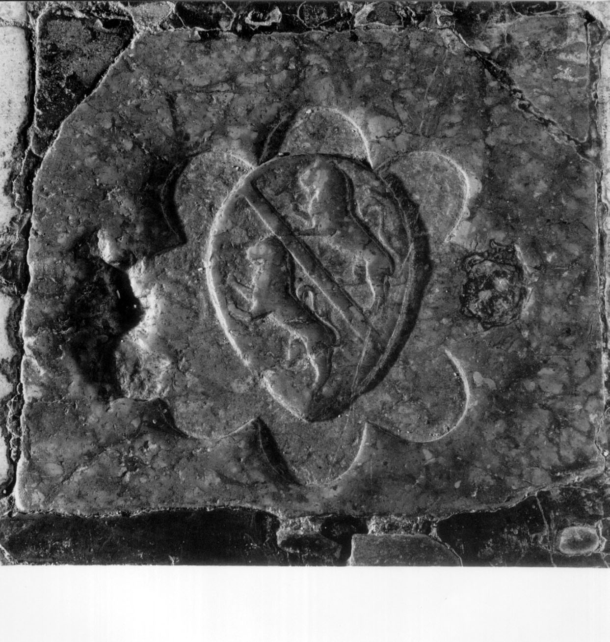 lastra tombale, opera isolata - bottega umbra (sec. XVII)