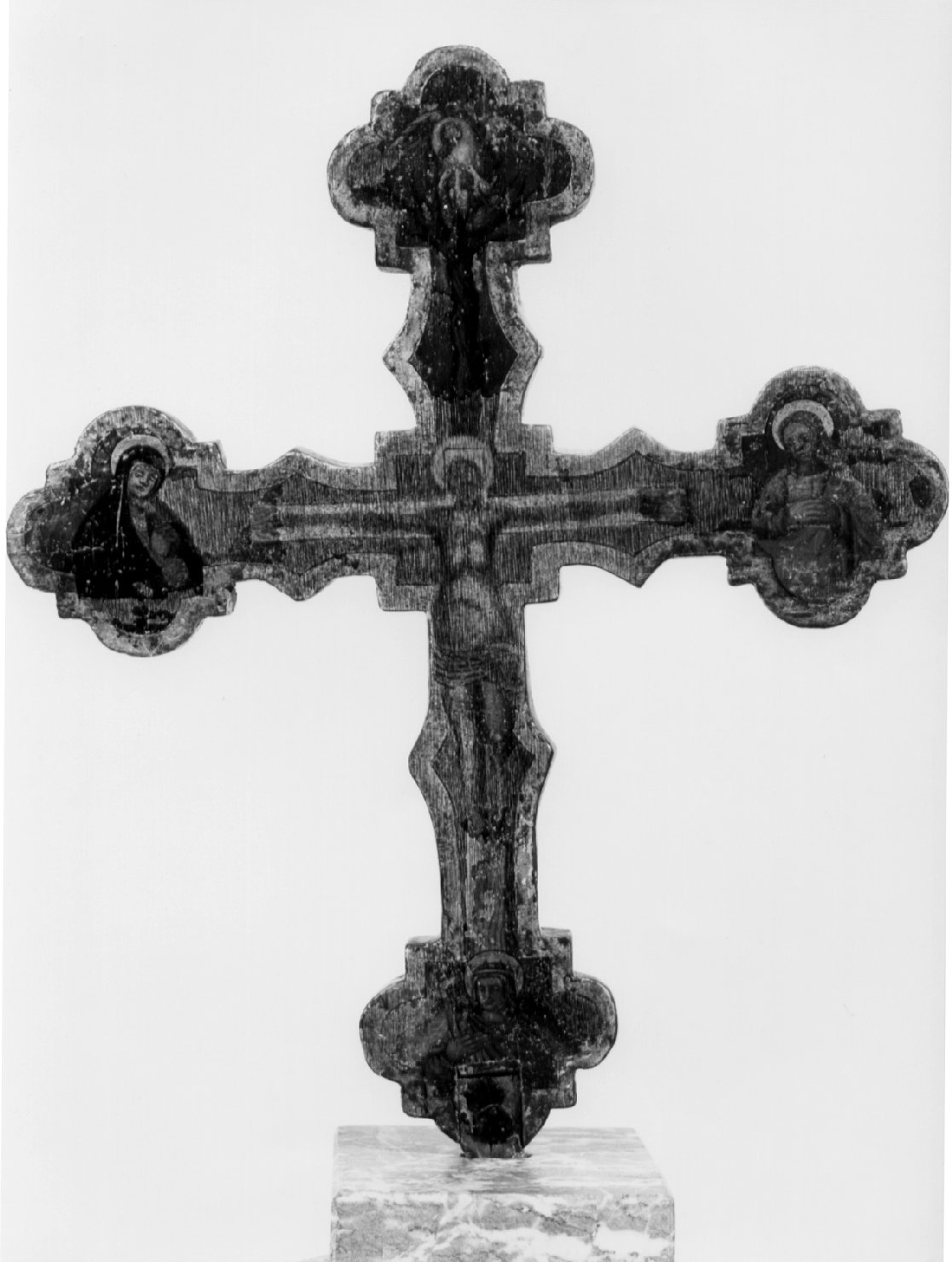 Cristo crocifisso tra Santi (croce d'altare, opera isolata) - ambito umbro (prima metà sec. XVI)