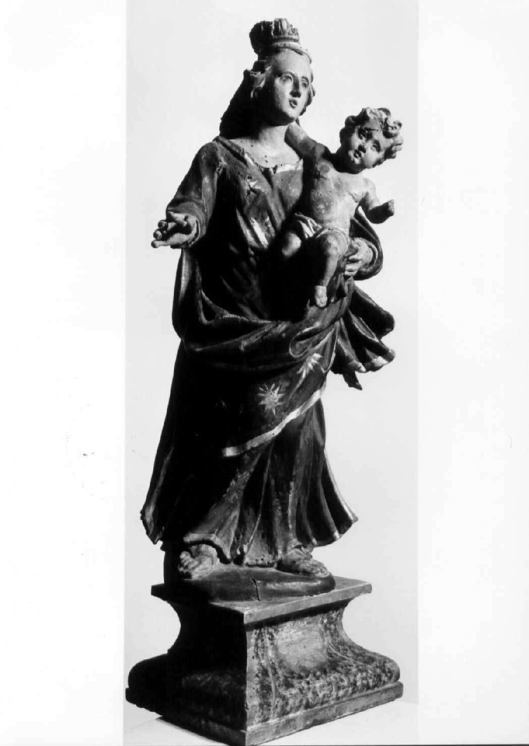 Madonna con Bambino (statua, elemento d'insieme) - bottega umbra (metà sec. XVIII)
