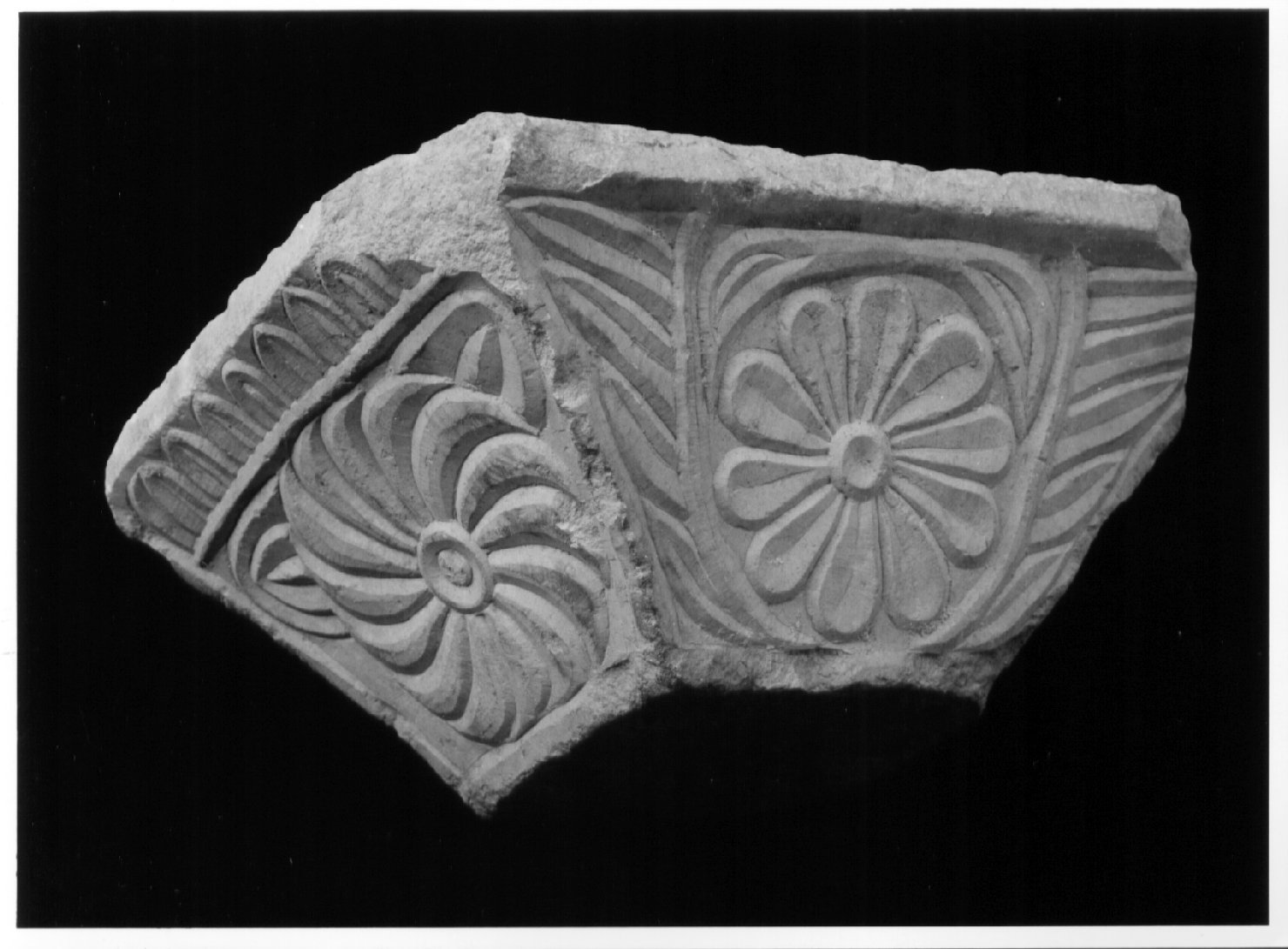 lastra, frammento - bottega Italia centrale (sec. IX)