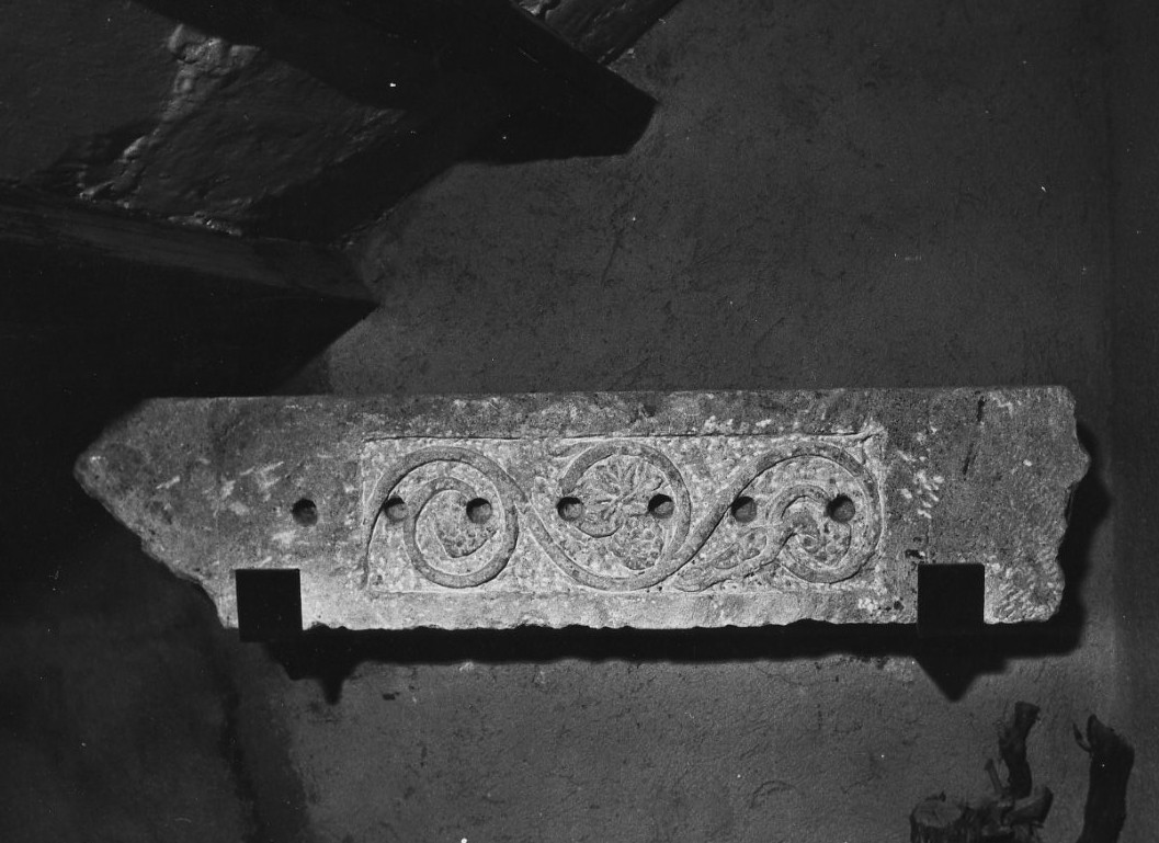 decorazione plastica, frammento - bottega italiana (secc. VI/ VII)