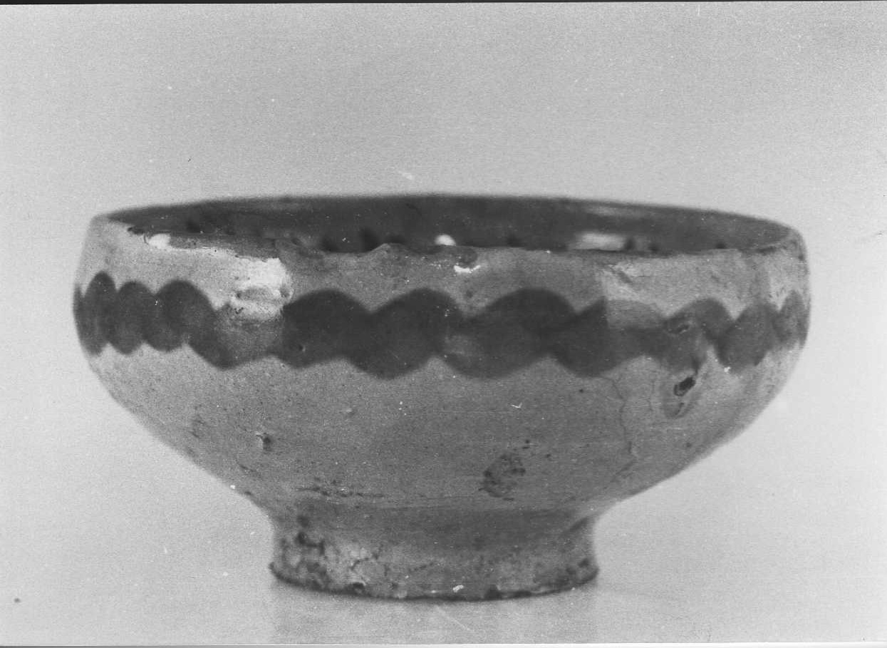 ciotola, opera isolata - bottega Italia centrale (fine sec. XIV)