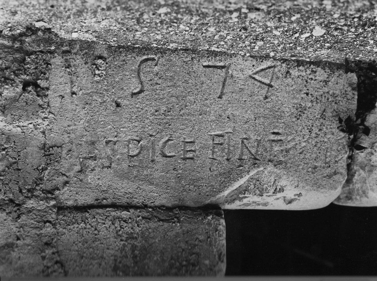 lapide commemorativa, opera isolata - bottega umbra (sec. XVI)