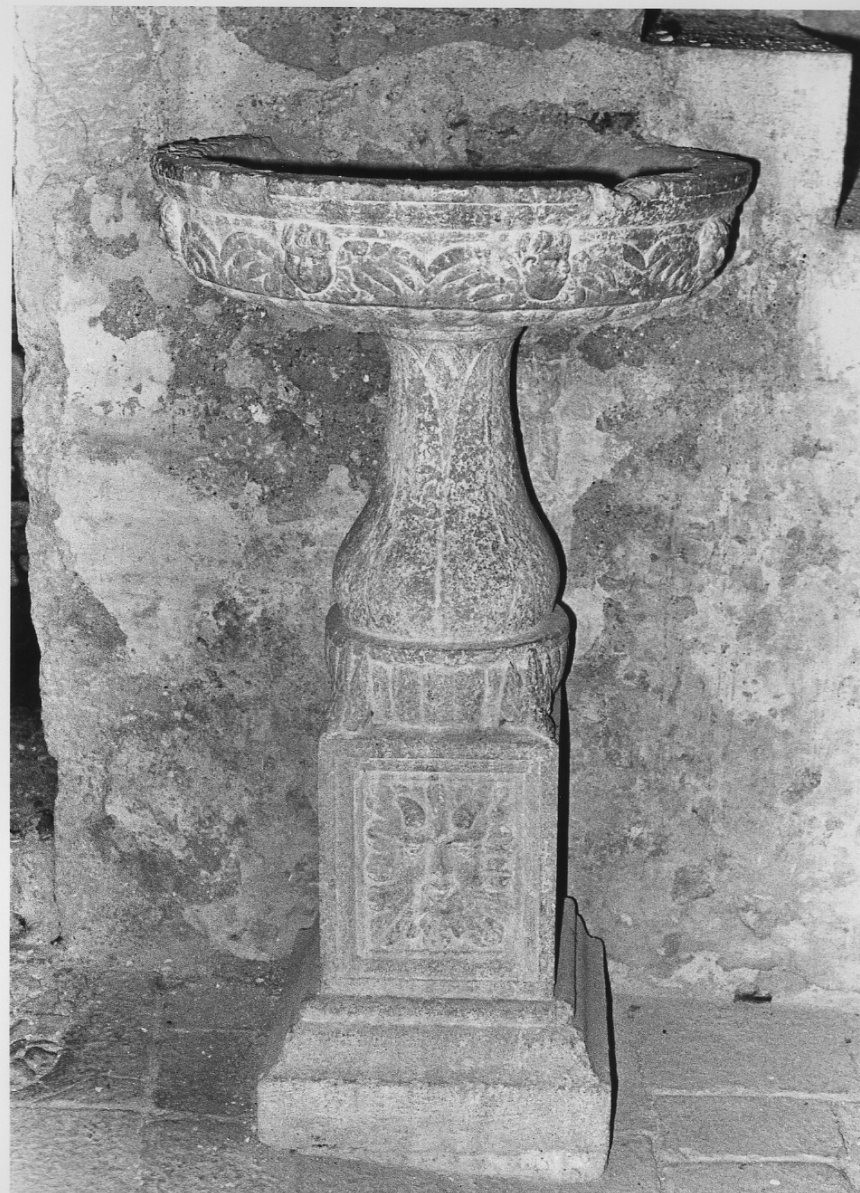 acquasantiera, opera isolata - bottega umbra (prima metà sec. XVI)