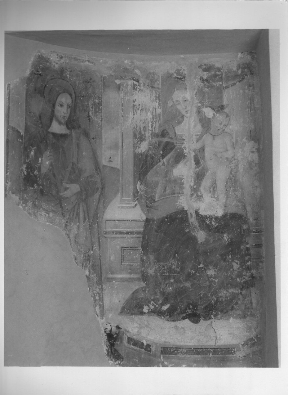 Madonna con Bambino (dipinto, opera isolata) di Giacomo di Giovanni Frio Iucciaroni (attribuito) (sec. XVI)