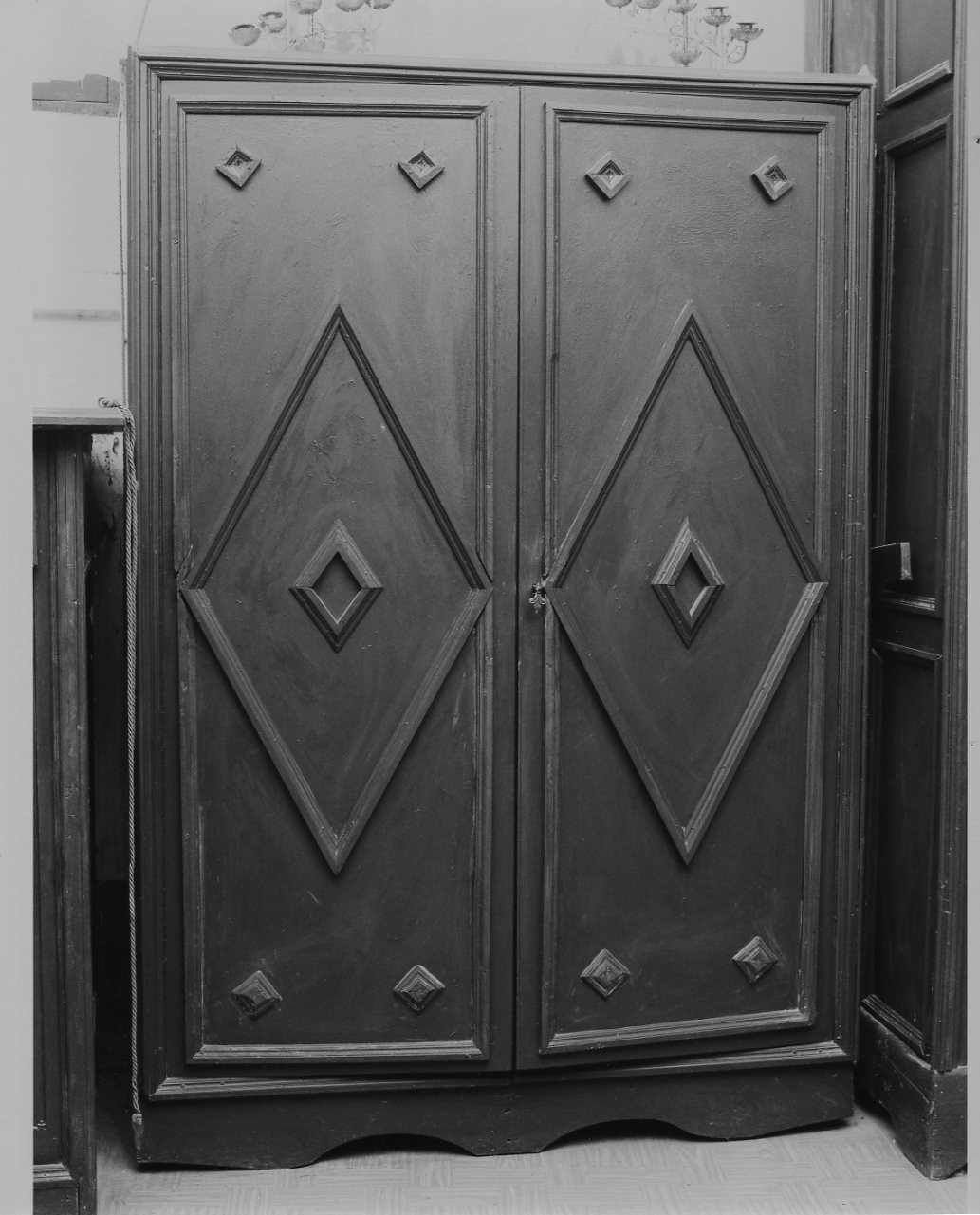 armadio, elemento d'insieme - bottega Italia centrale (metà sec. XX)