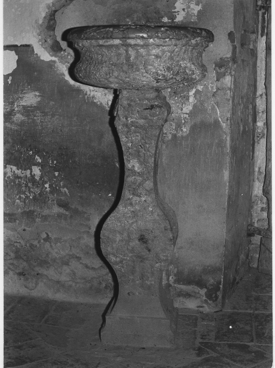 acquasantiera da parete, opera isolata - bottega umbra (sec. XVIII)