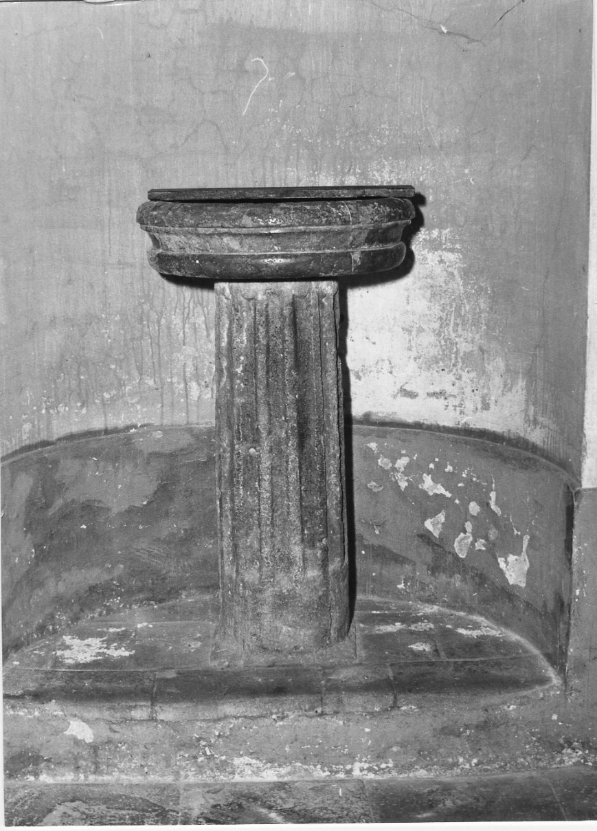 acquasantiera da parete, opera isolata - bottega umbra (sec. XVII)