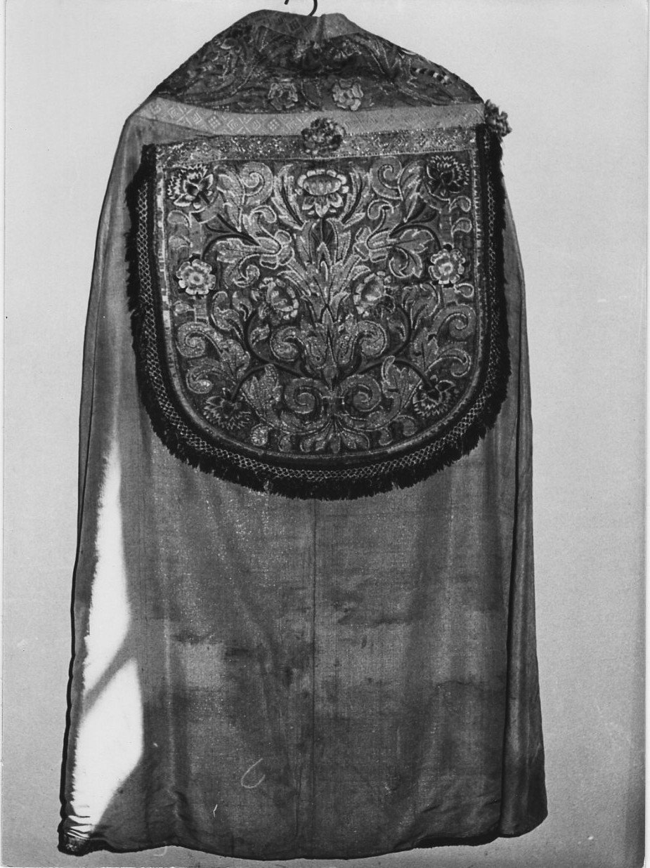 piviale, elemento d'insieme - manifattura umbra (fine/inizio secc. XVI/ XVII)