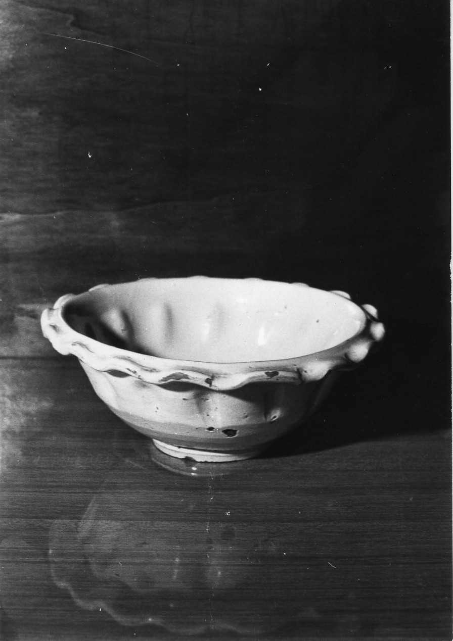 bacile, opera isolata - bottega derutese (sec. XVII)