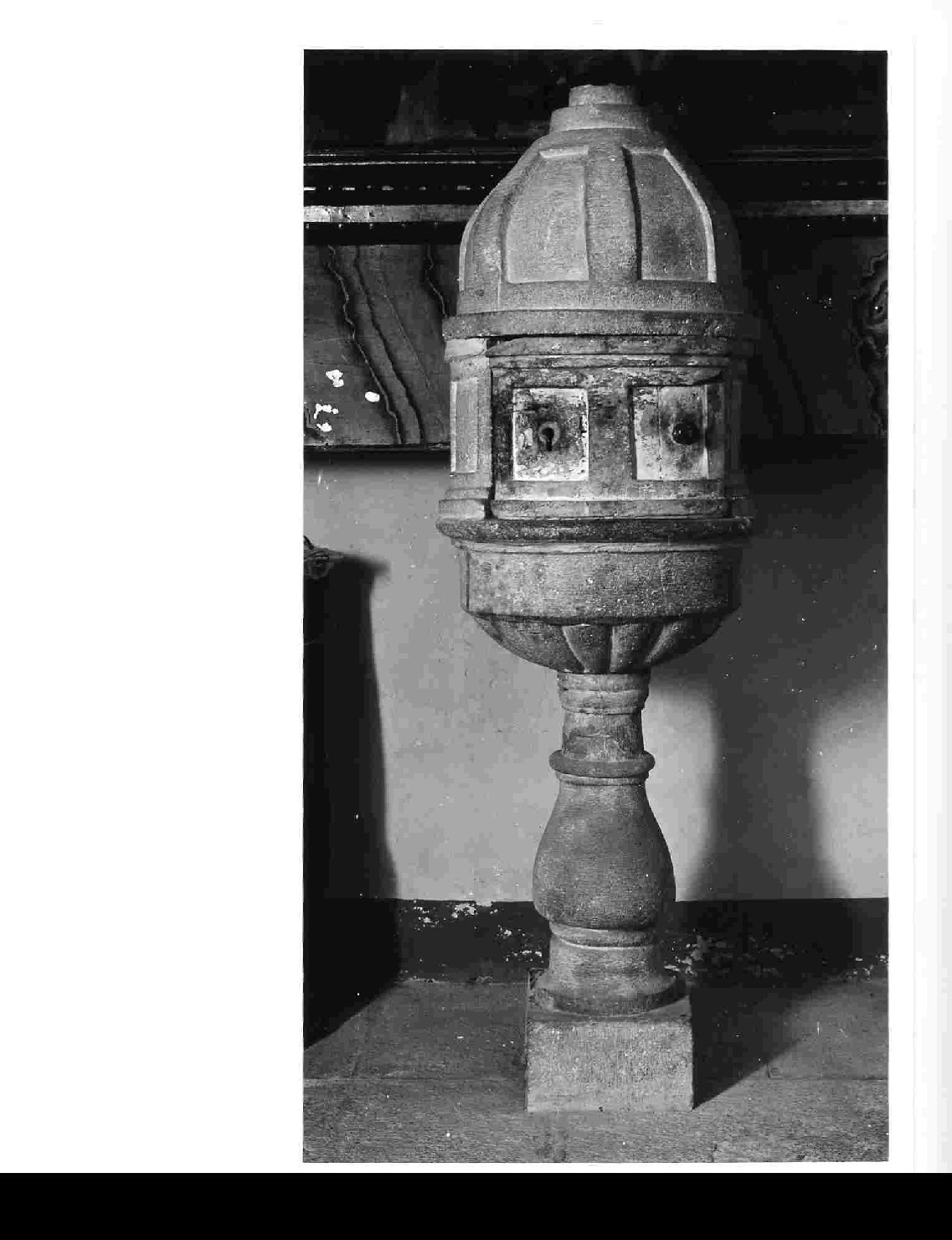 fonte battesimale, opera isolata - bottega Italia centrale (prima metà sec. XVII)