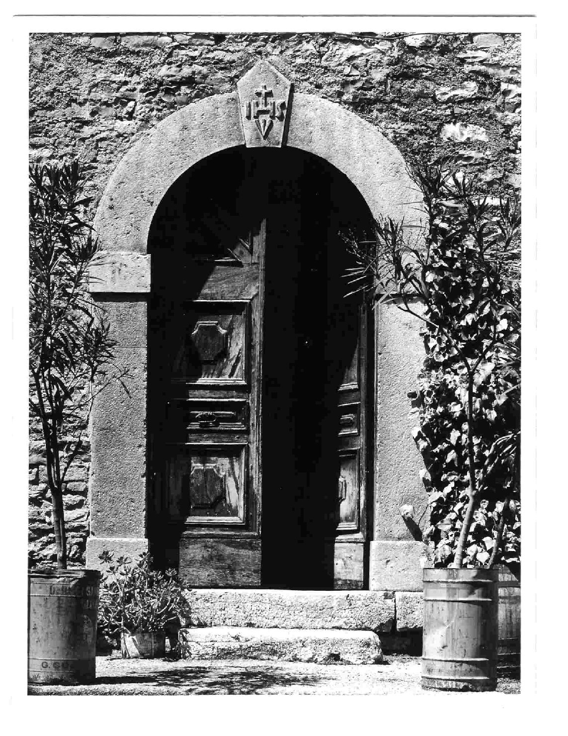 portale - ad arco, opera isolata - bottega Italia centrale (sec. XVIII)