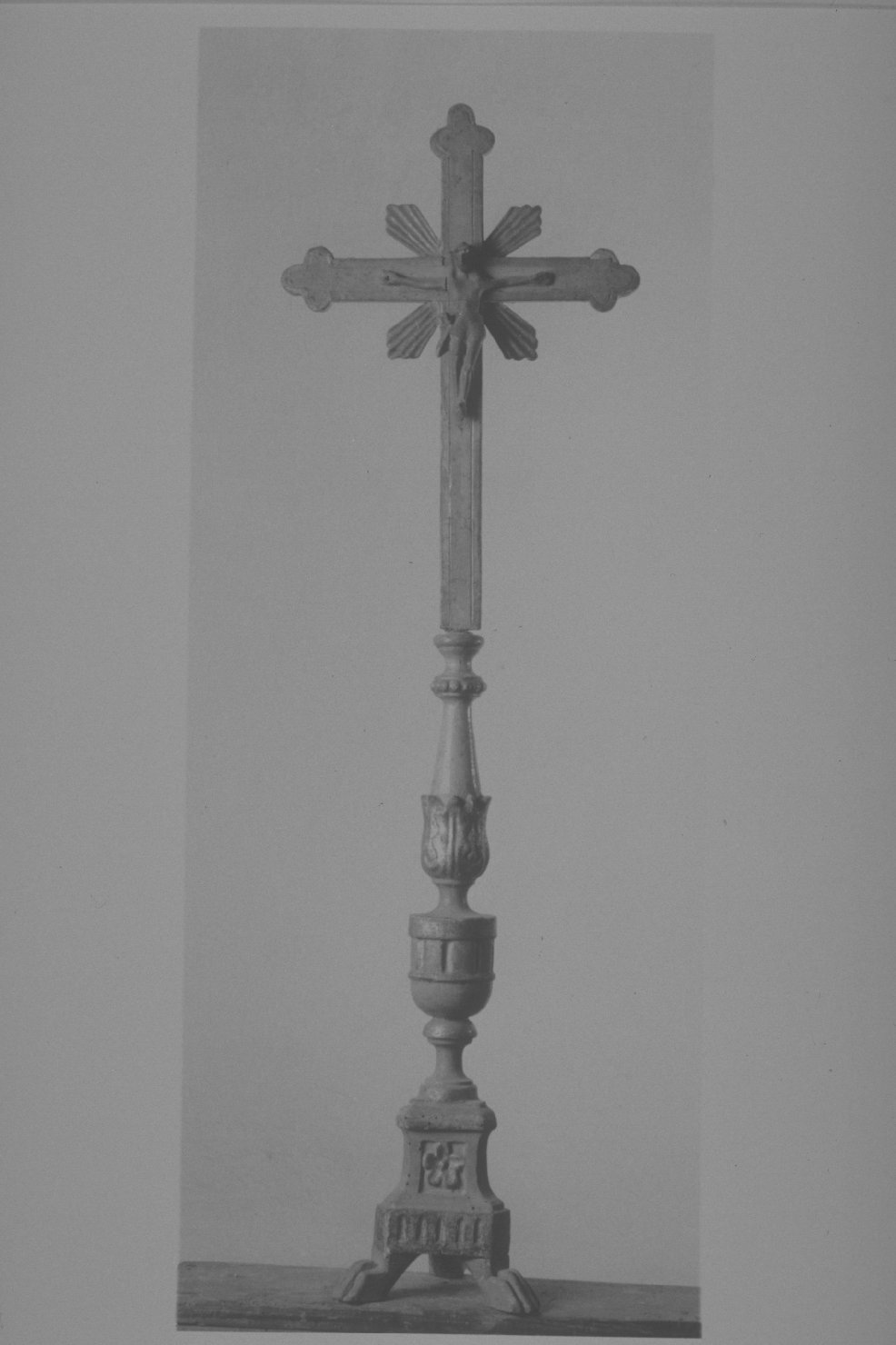 croce d'altare, elemento d'insieme - bottega umbra (seconda metà sec. XVIII)