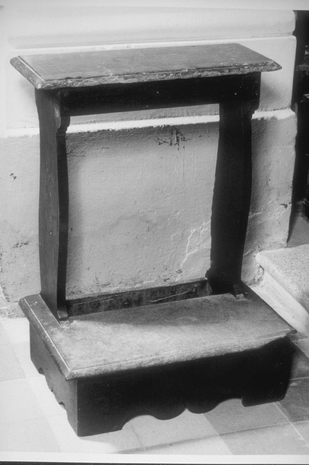 inginocchiatoio, opera isolata - bottega umbra (sec. XVIII)