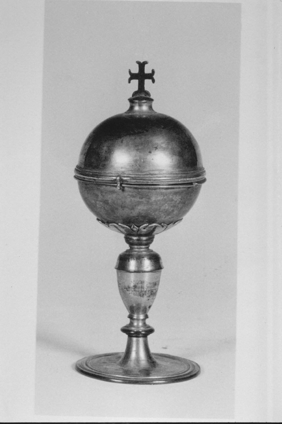 pisside da viatico, opera isolata - bottega umbra (secc. XVI/ XVII)