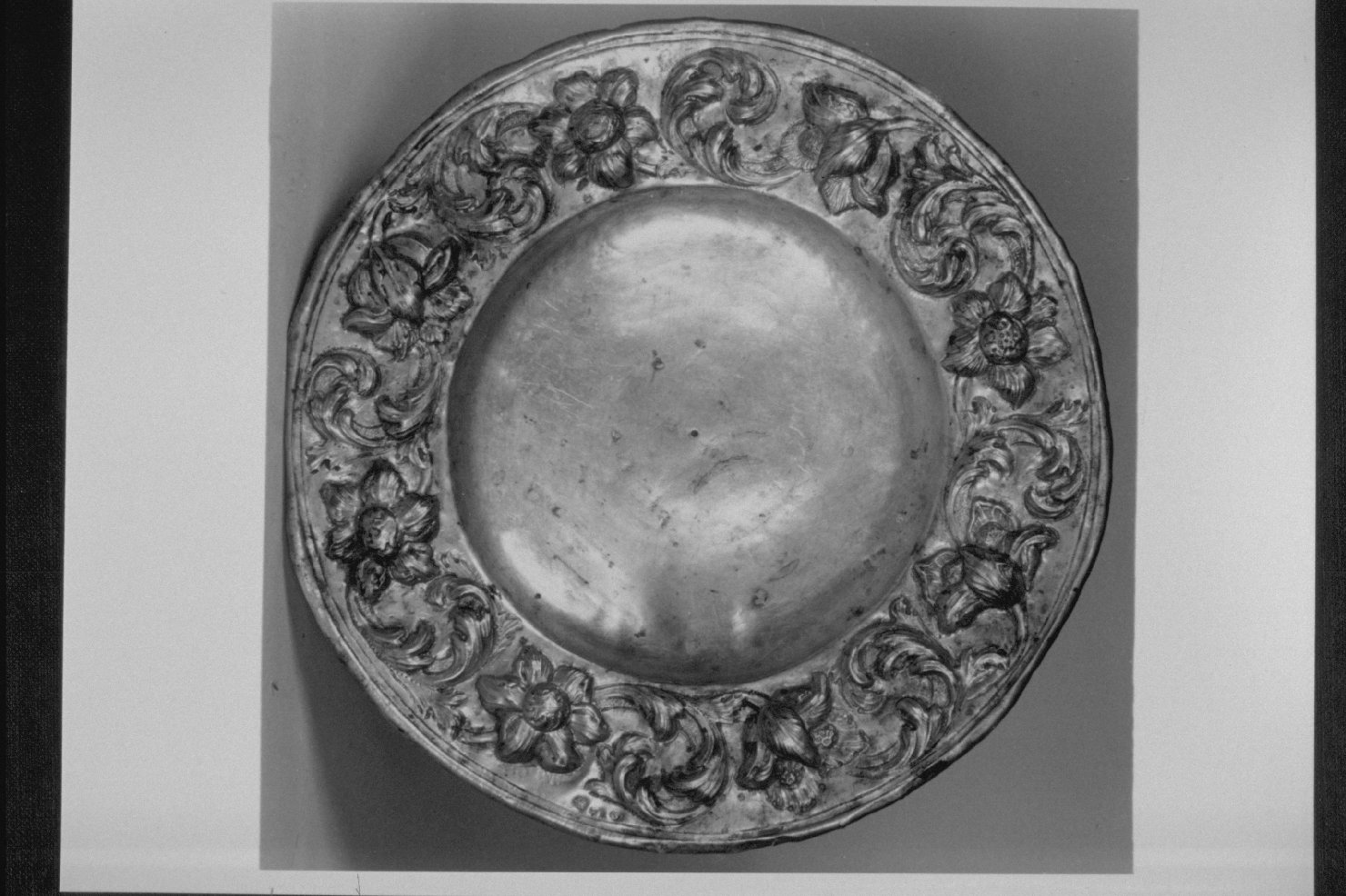 piatto, opera isolata - bottega umbra (sec. XVIII)