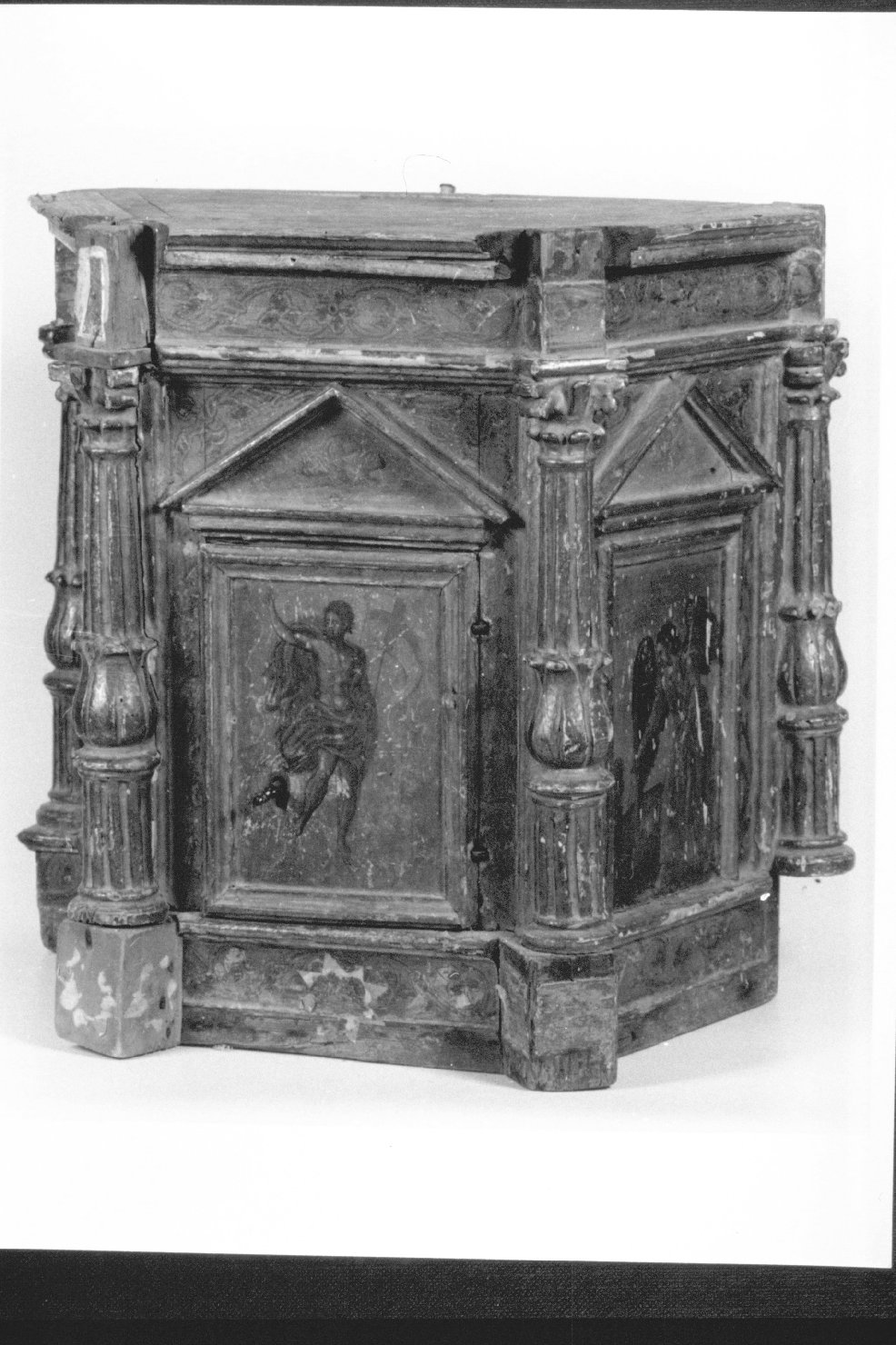 tabernacolo - a frontale architettonico, opera isolata di Angelucci Camillo di Gaspare (sec. XVI)