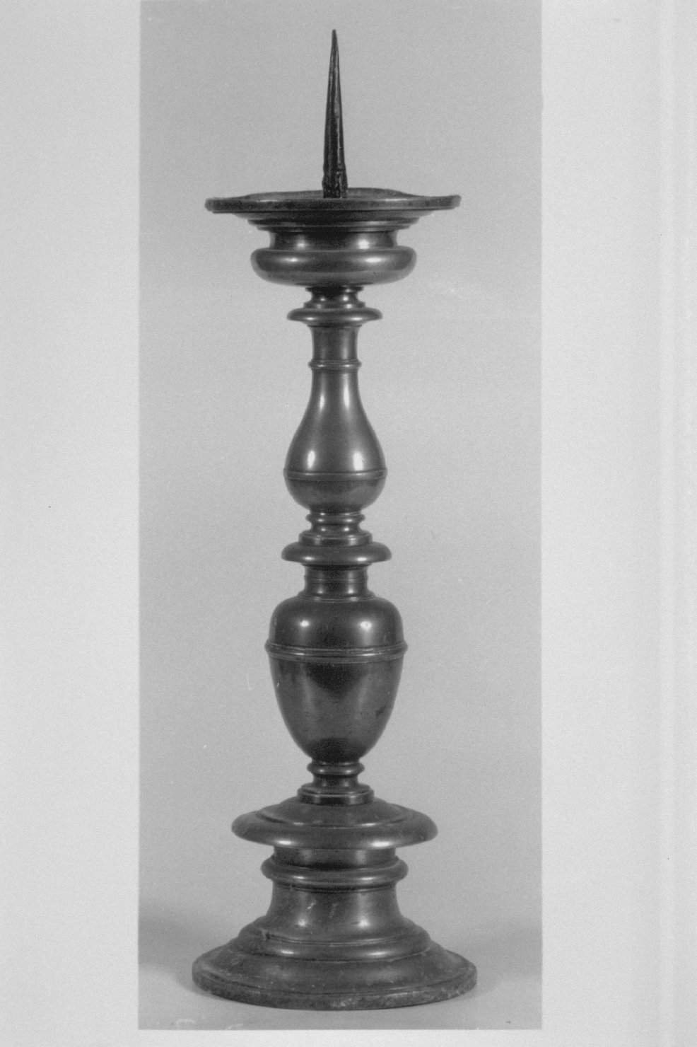 candelabro, coppia - bottega umbra (prima metà sec. XVII)