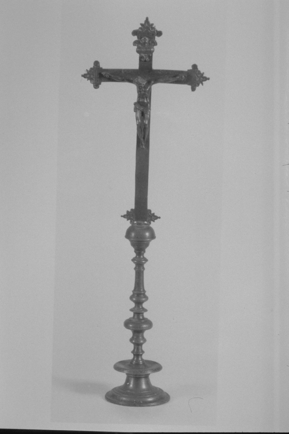croce d'altare, opera isolata - bottega umbra (sec. XVII)