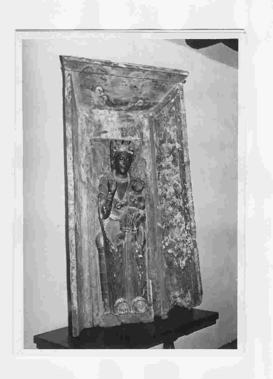 Madonna con Bambino (statua, opera isolata) - bottega Italia centrale (sec. XII)