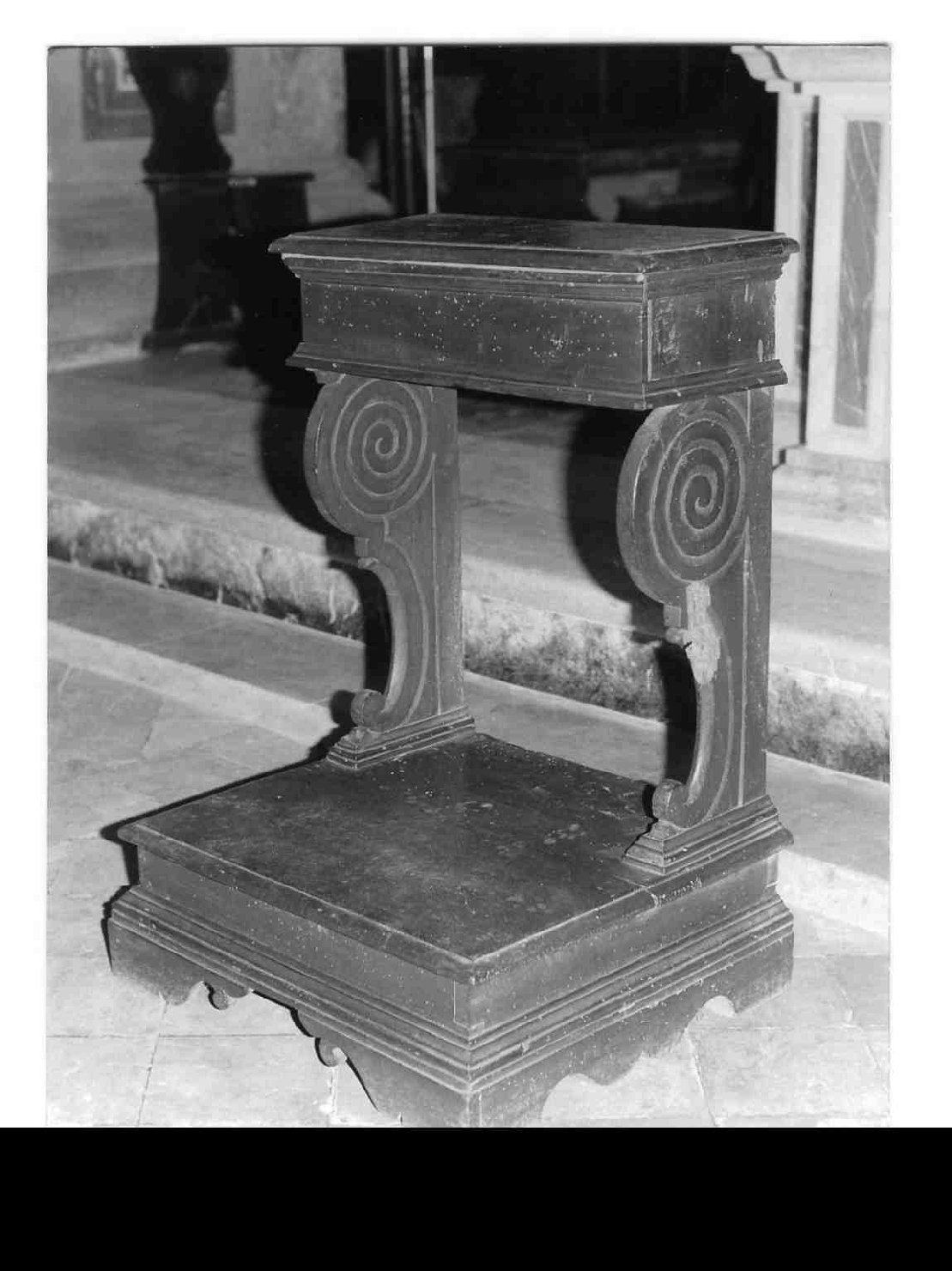 inginocchiatoio, opera isolata - bottega Italia centrale (sec. XVII)