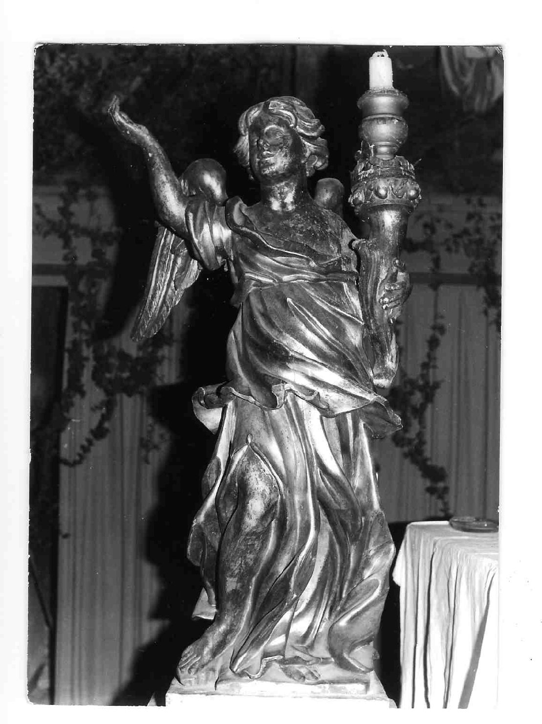 angelo reggicandelabro (candelabro - a statua, opera isolata) - bottega Italia centrale (sec. XVIII)