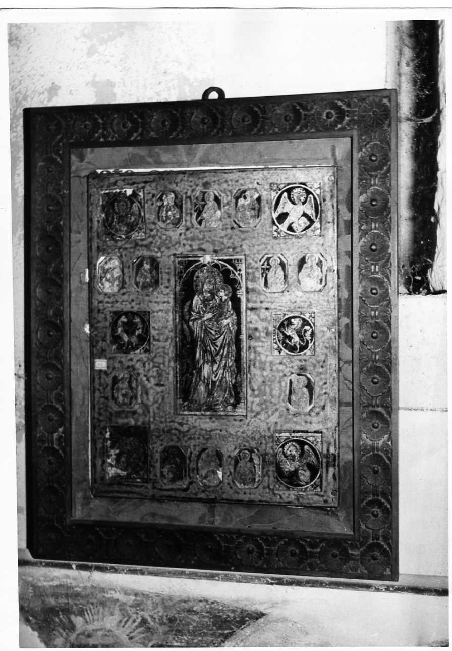 Madonna con Bambino e altri personaggi (dipinto, opera isolata) - ambito umbro (sec. XV)