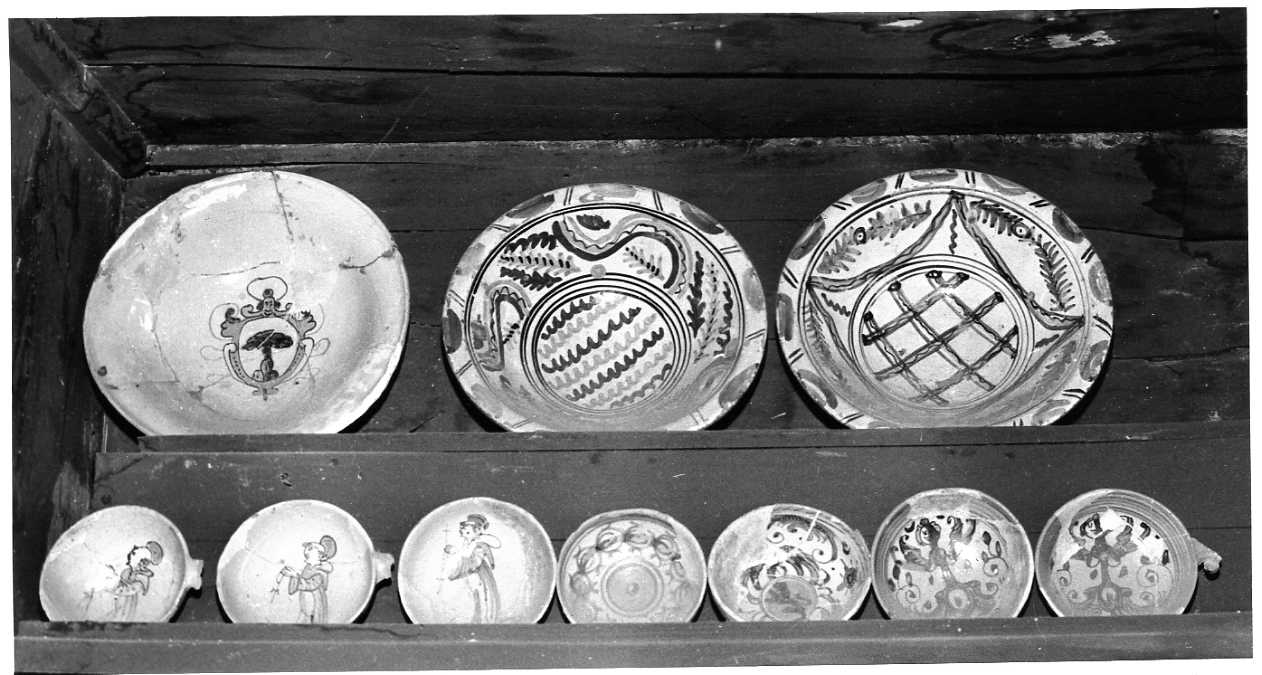 piatto, opera isolata - bottega umbra (secc. XVI/ XVIII)