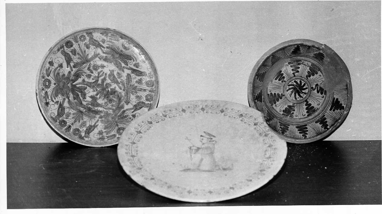 piatto, opera isolata - bottega umbra (secc. XVI/ XVIII)