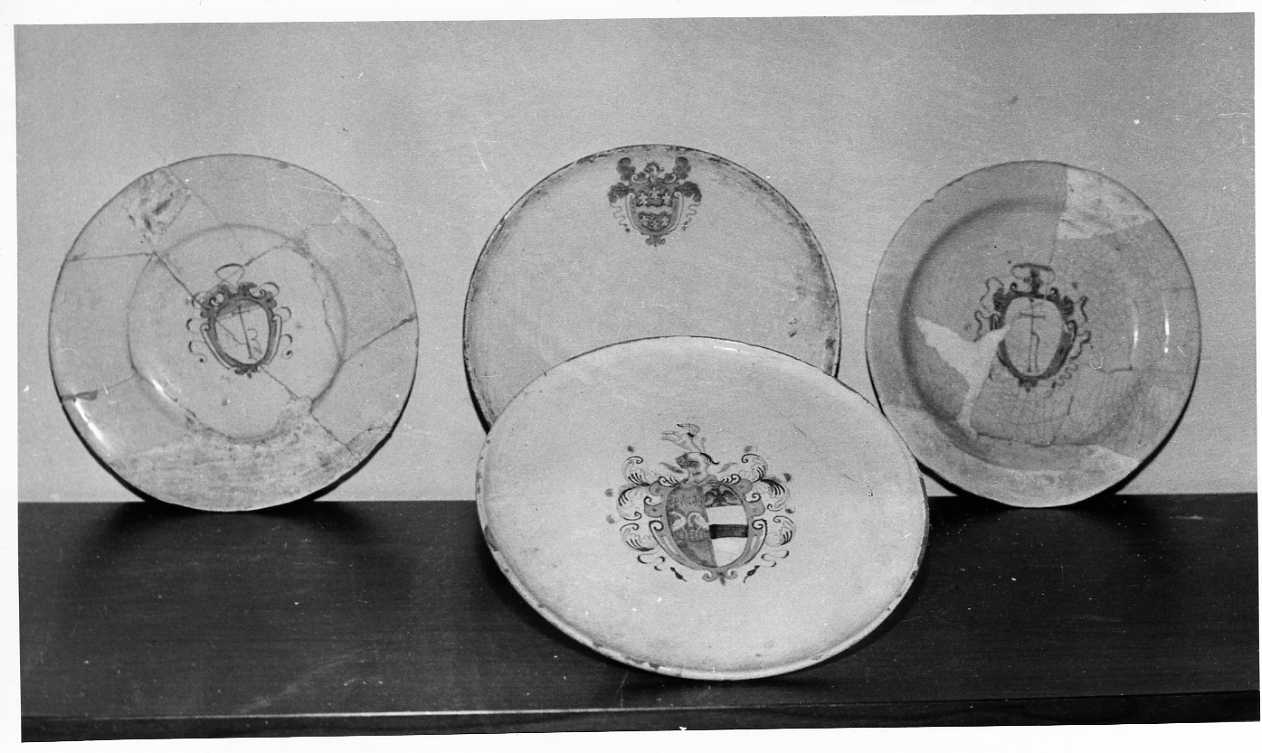 piatto, coppia - bottega umbra (secc. XVI/ XVIII)
