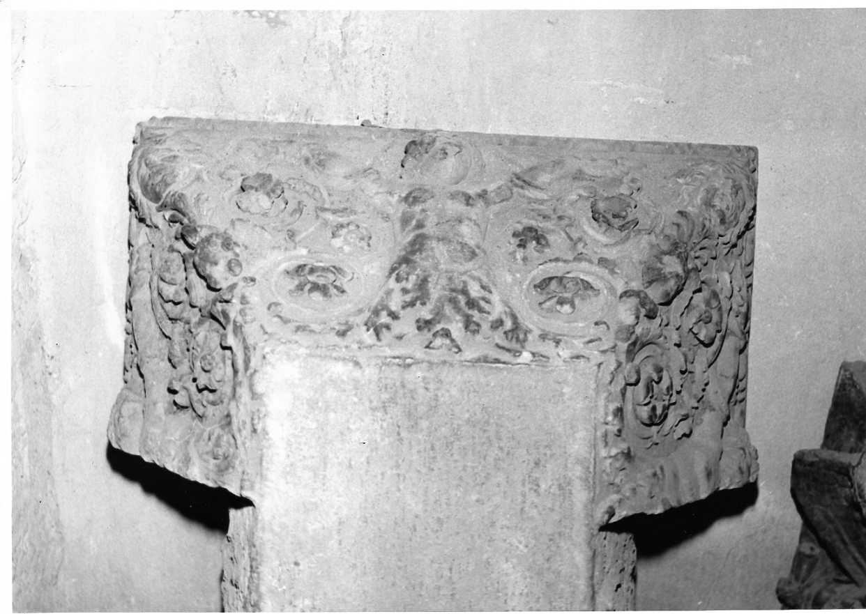 capitello, frammento - bottega umbra (sec. XV)