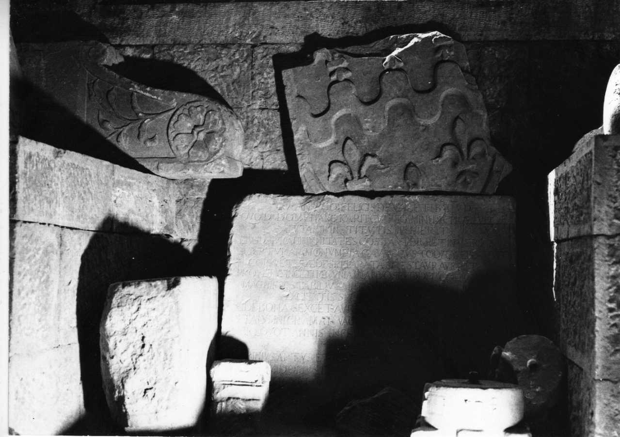 mensola, frammento - bottega Italia centrale (sec. XV)