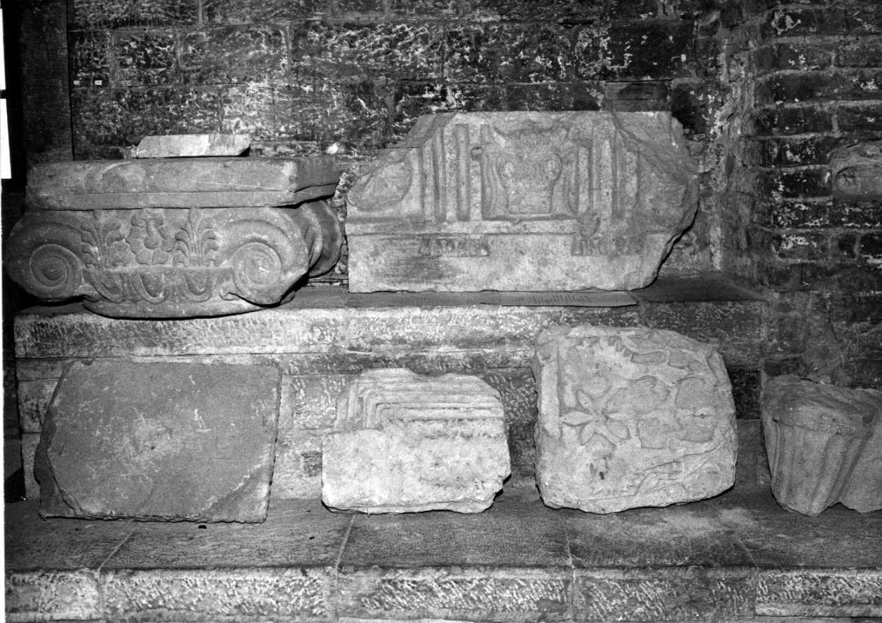 rilievo, frammento - bottega Italia centrale (secc. XV/ XVI)