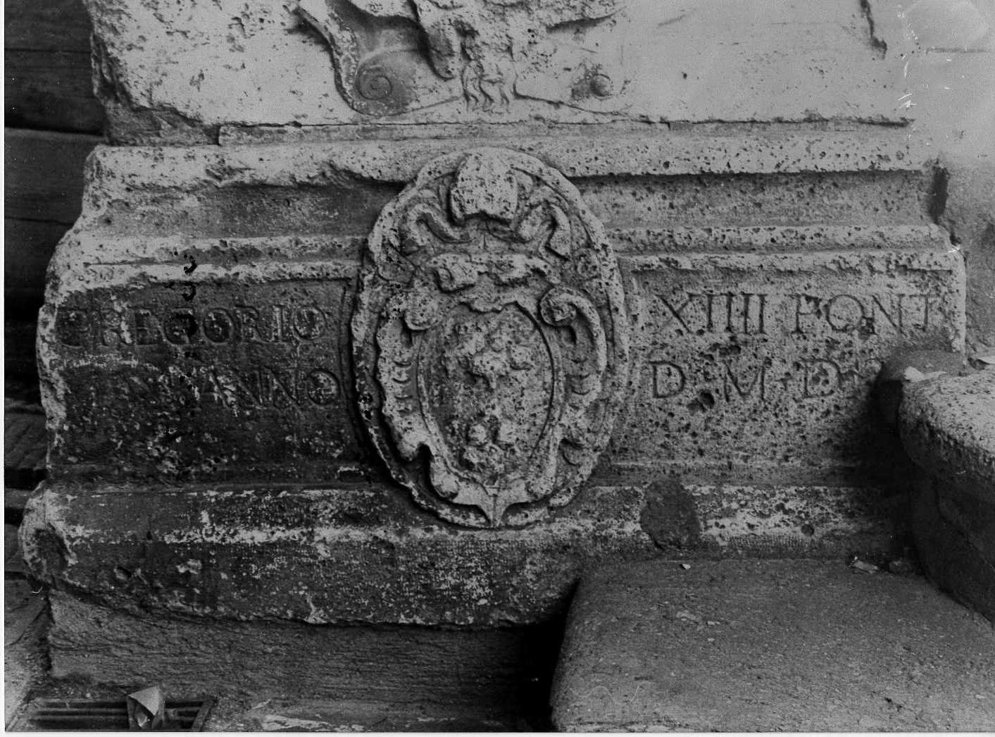 stemma (decorazione plastica, opera isolata) - bottega Italia centrale (fine sec. XVI)