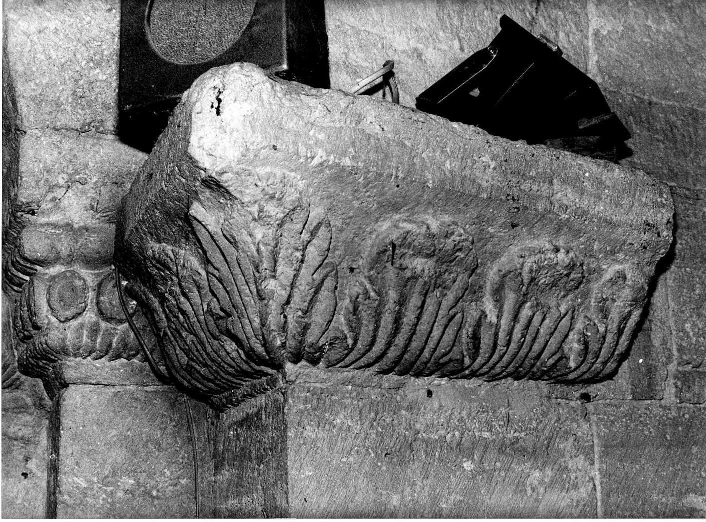 capitello - bottega Italia centrale (sec. XI)