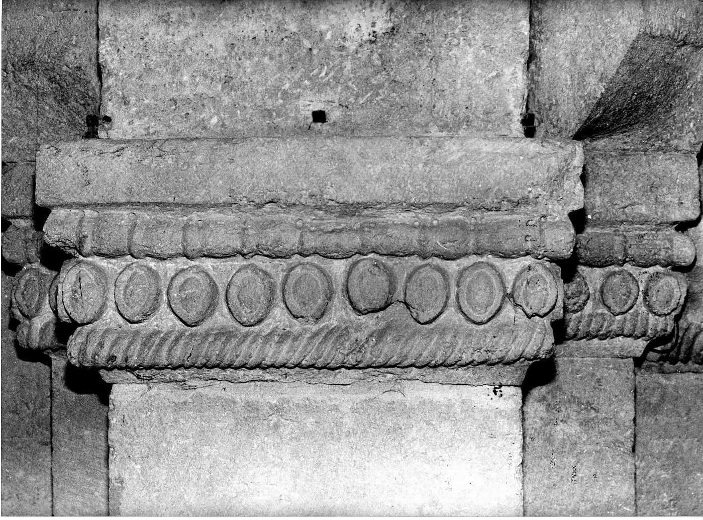 capitello - bottega Italia centrale (sec. XI)