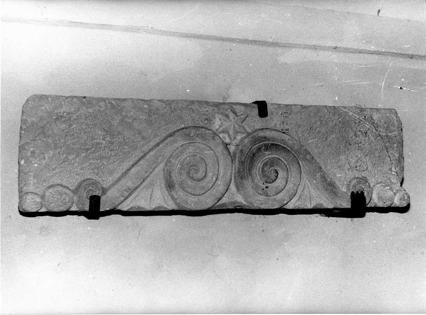 decorazione, frammento - bottega Italia centrale (sec. XVII)