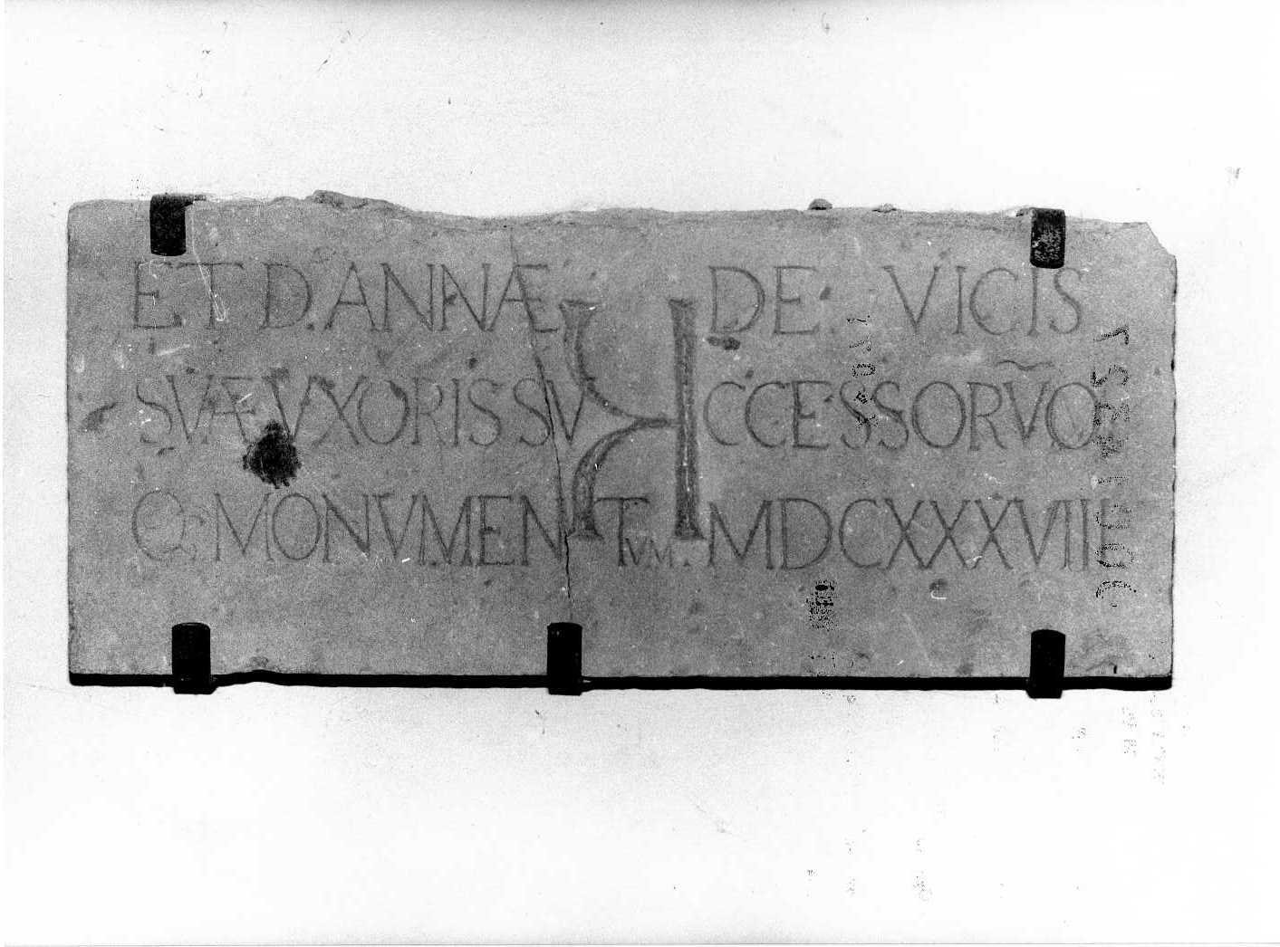 lastra, frammento - bottega Italia centrale (sec. XVII)