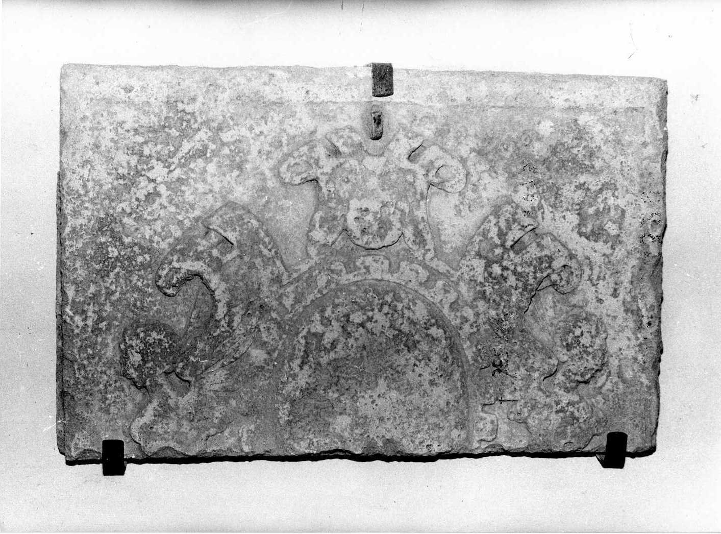 lastra, frammento - bottega Italia centrale (sec. XVII)