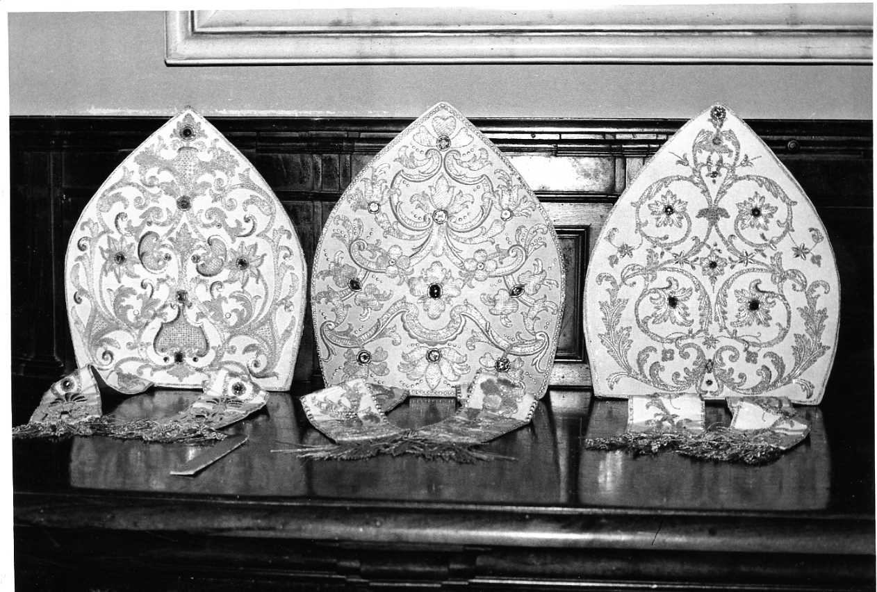 mitria preziosa, elemento d'insieme - ambito umbro (sec. XVIII)