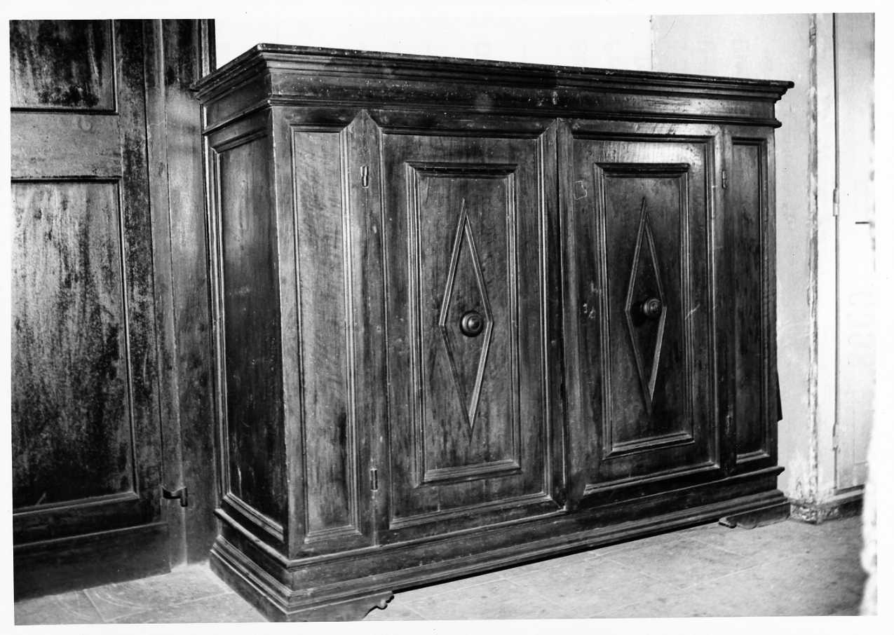 armadio, opera isolata - ambito umbro (sec. XVII)