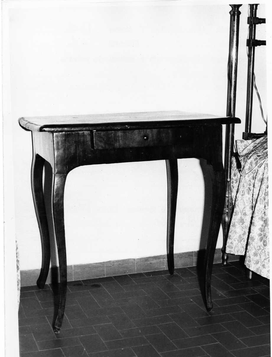 tavolino, opera isolata - ambito umbro (sec. XVIII)